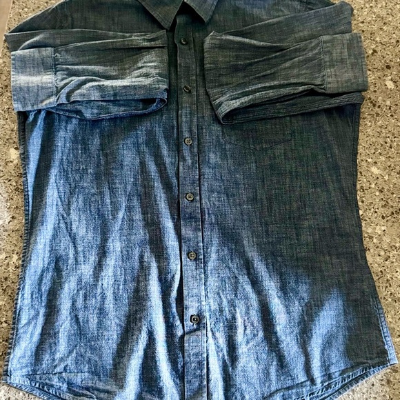 Banana Republic Chambray Button-Up Shirt - Men's L - Slim Fit - Blue Denim EUC - Picture 2 of 7